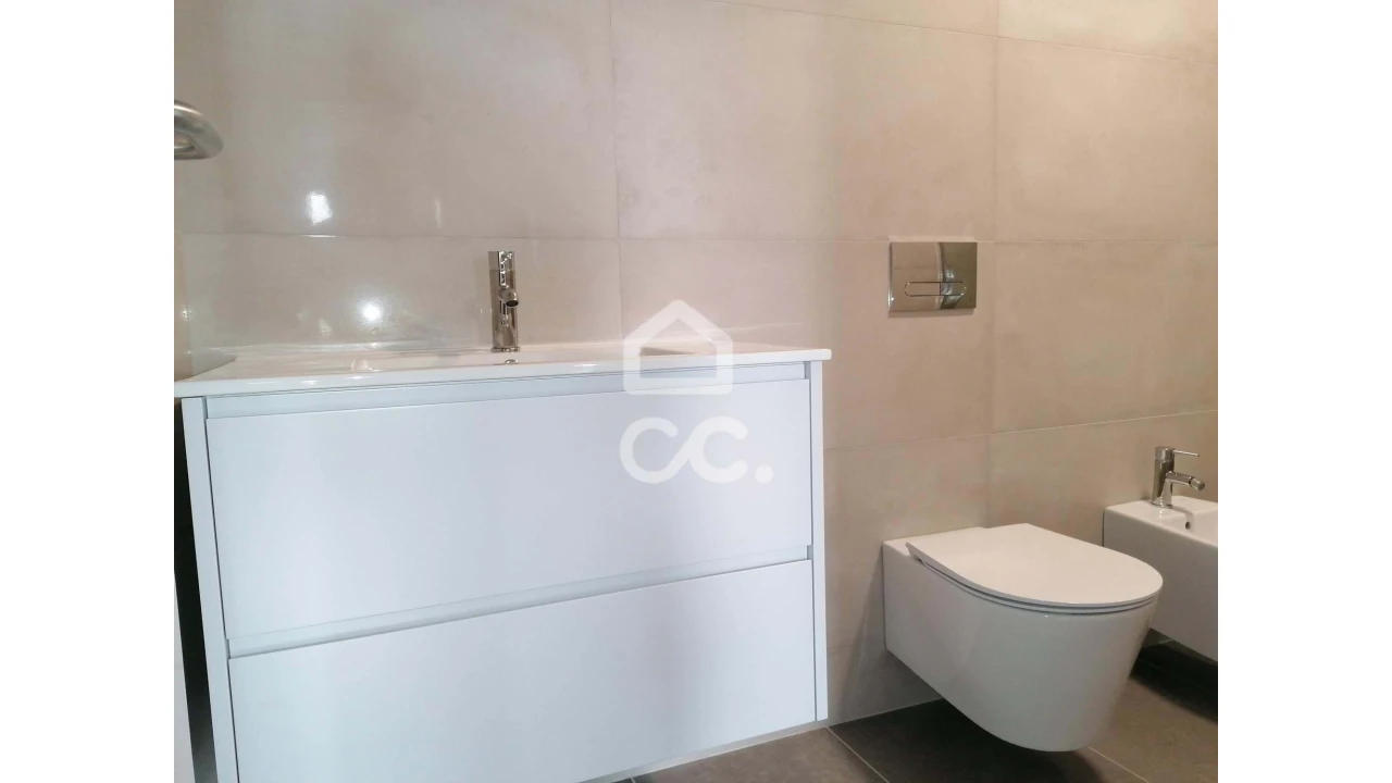 Apartamento T2 para Venda em Cedofeita, Santo Ildefonso, Sé, Miragaia, São Nicolau e Vitória Foto 11
