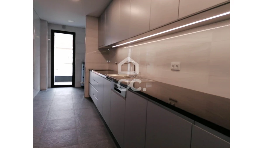 Apartamento T2 para Venda em Cedofeita, Santo Ildefonso, Sé, Miragaia, São Nicolau e Vitória Foto 4