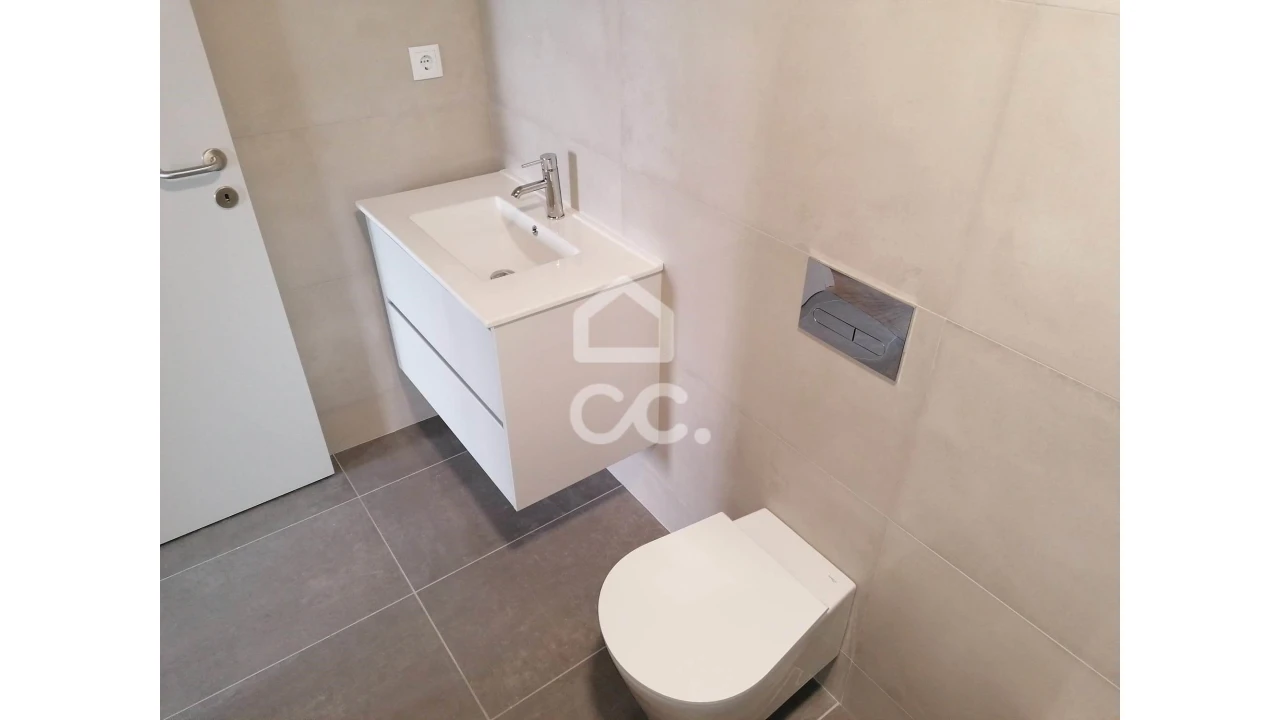 Apartamento T2 para Venda em Cedofeita, Santo Ildefonso, Sé, Miragaia, São Nicolau e Vitória Foto 17