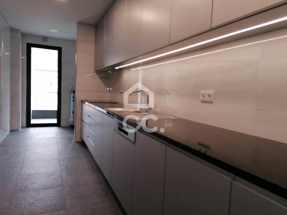 Apartamento T2 para Venda em Cedofeita, Santo Ildefonso, Sé, Miragaia, São Nicolau e Vitória Foto 4