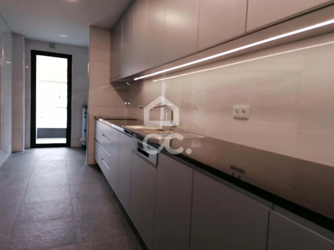 Apartamento T3 para Venda em Cedofeita, Santo Ildefonso, Sé, Miragaia, São Nicolau e Vitória Foto 4