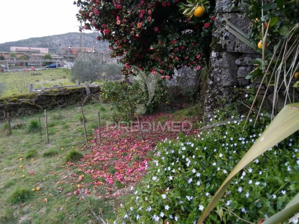 Moradia T4 para Venda em São João do Monte e Mosteirinho Foto 14