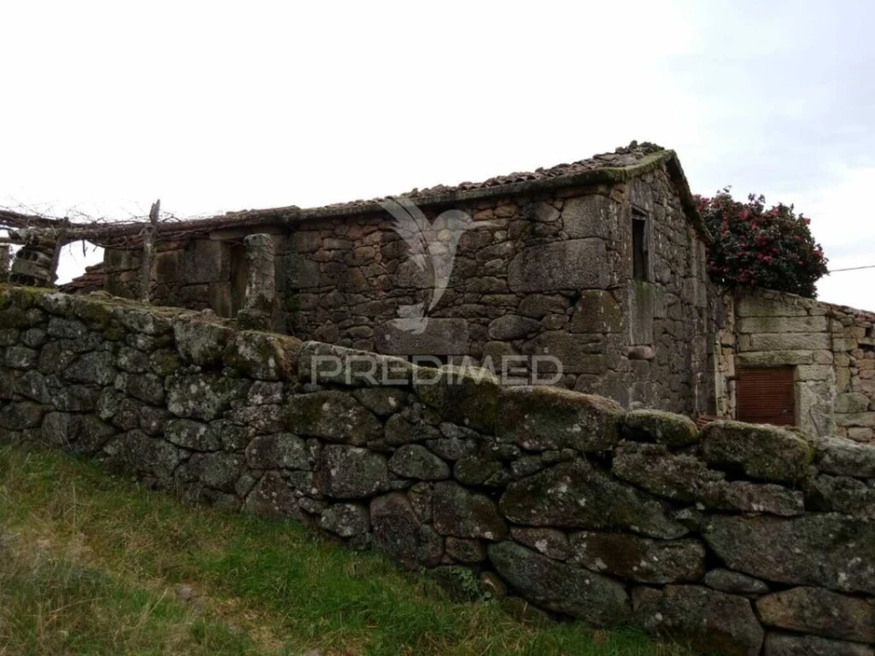 Moradia T4 para Venda em São João do Monte e Mosteirinho Foto 6