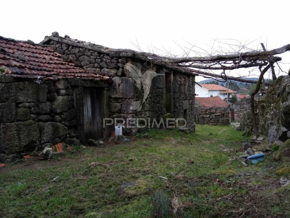 Moradia T4 para Venda em São João do Monte e Mosteirinho Foto 2