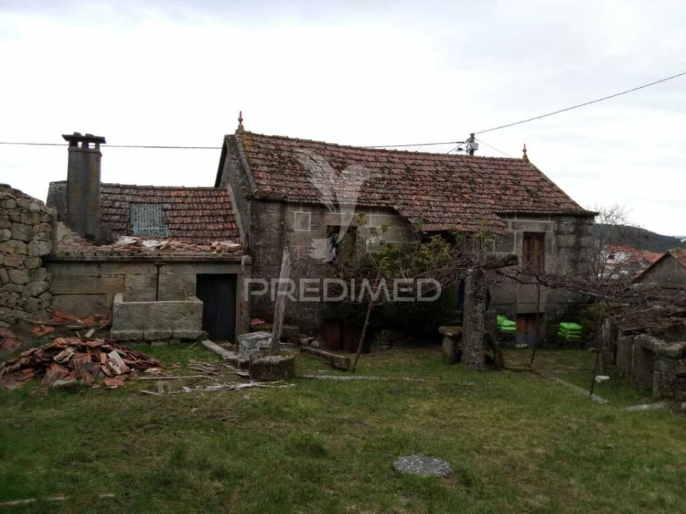 Moradia T4 para Venda em São João do Monte e Mosteirinho Foto 3