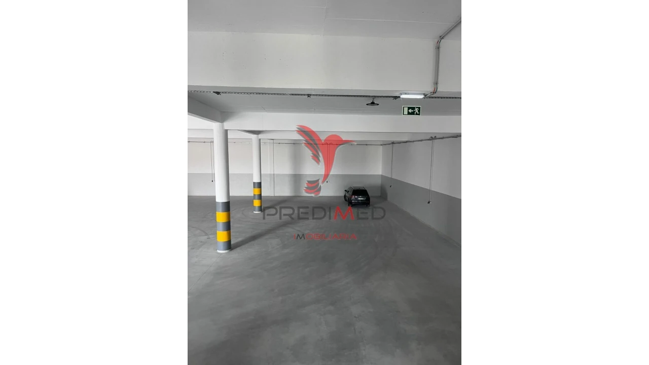 Armazém para Arrendamento em Santo António dos Cavaleiros e Frielas Foto 6