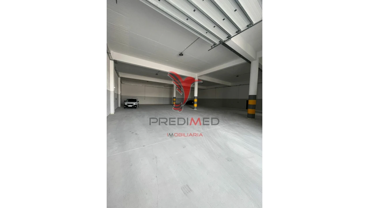 Armazém para Arrendamento em Santo António dos Cavaleiros e Frielas Foto 8