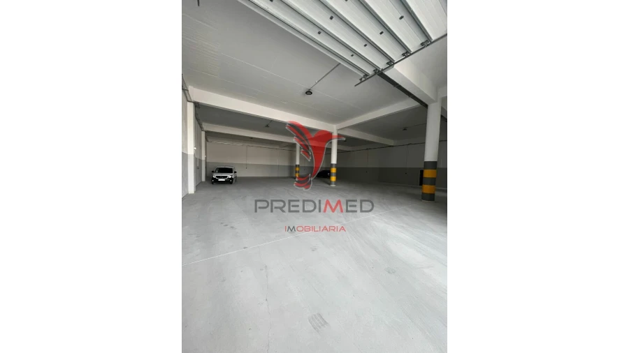 Armazém para Arrendamento em Santo António dos Cavaleiros e Frielas Foto 8