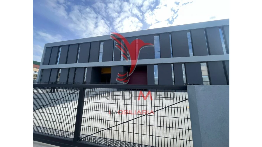 Armazém para Arrendamento em Santo António dos Cavaleiros e Frielas Foto 2