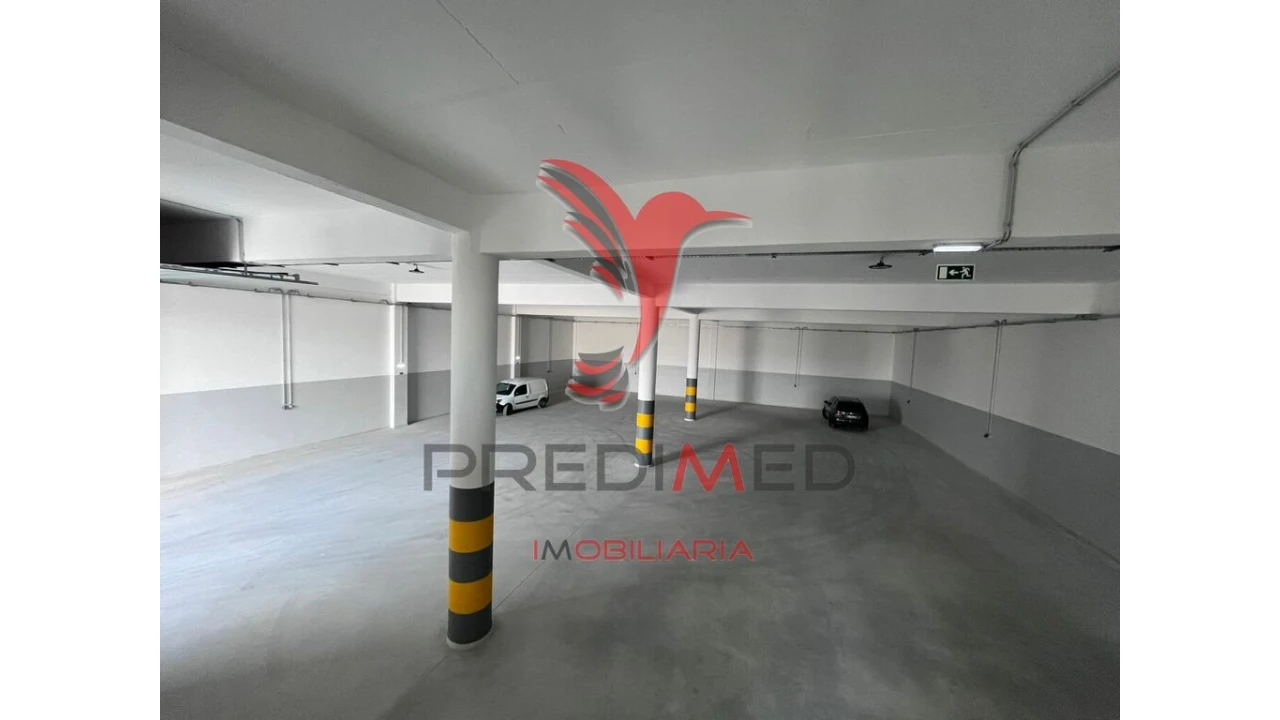 Armazém para Arrendamento em Santo António dos Cavaleiros e Frielas Foto 5