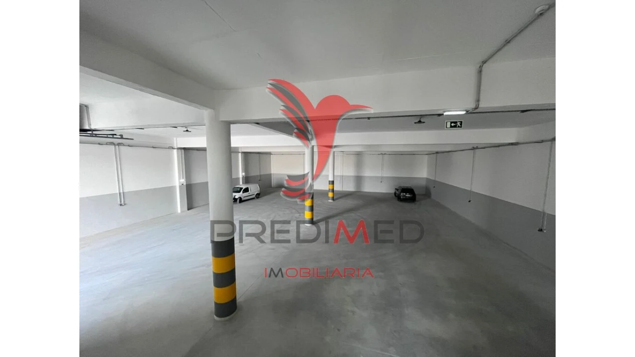 Armazém para Arrendamento em Santo António dos Cavaleiros e Frielas Foto 7