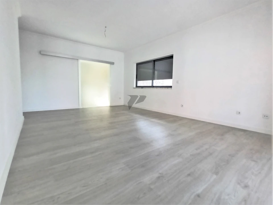 Apartamento T2 para Venda em Seixal Foto 3