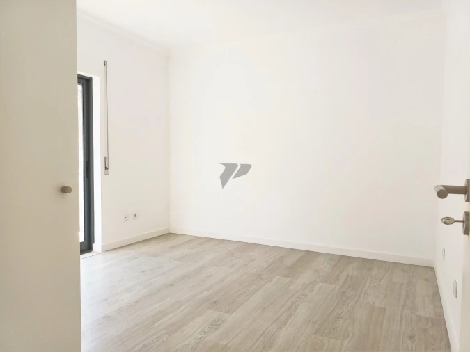 Apartamento T2 para Venda em Seixal Foto 16