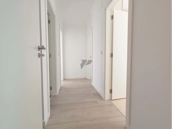 Apartamento T2 para Venda em Seixal Foto 8