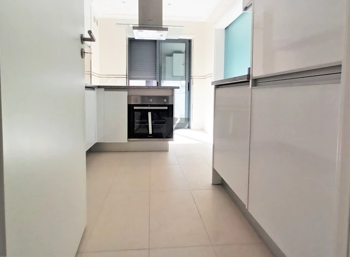 Apartamento T2 para Venda em Seixal Foto 2