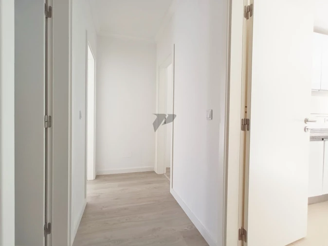 Apartamento T2 para Venda em Seixal Foto 9