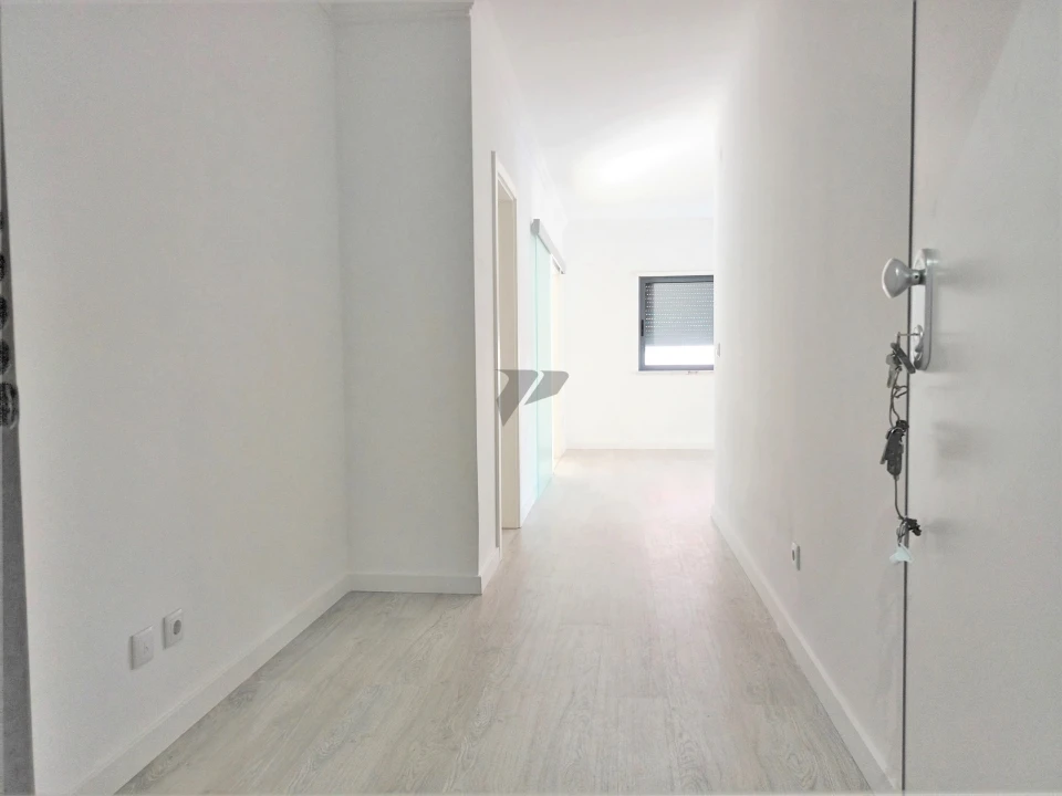 Apartamento T2 para Venda em Seixal Foto 4