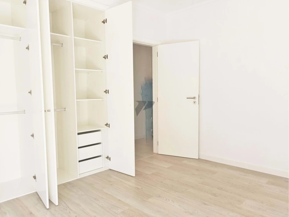 Apartamento T2 para Venda em Seixal Foto 14