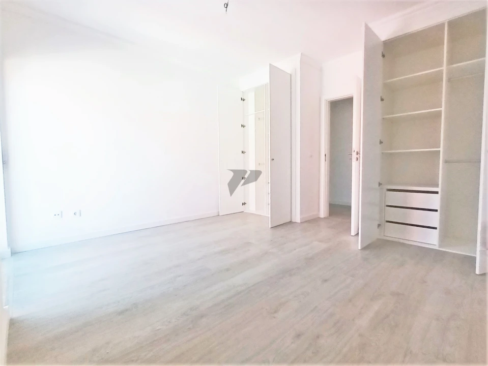 Apartamento T3 para Venda em Seixal Foto 23