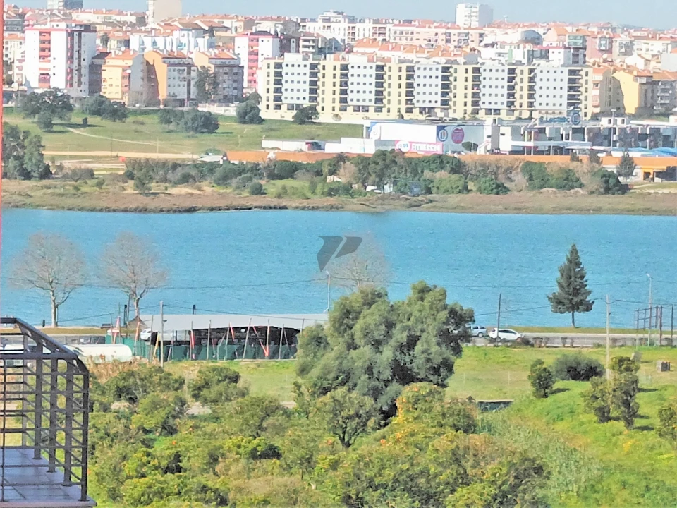 Apartamento T3 para Venda em Seixal Foto 5