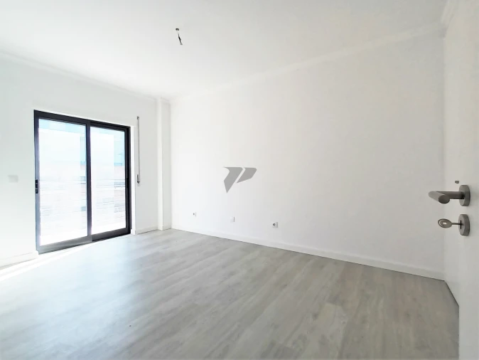 Apartamento T3 para Venda em Seixal Foto 13