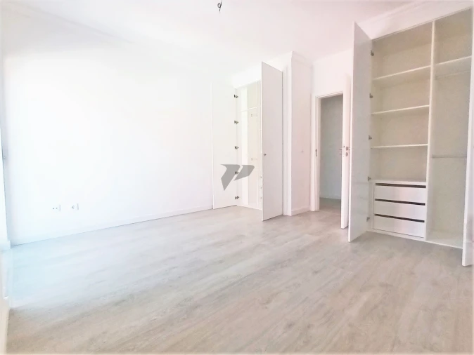 Apartamento T3 para Venda em Seixal Foto 23