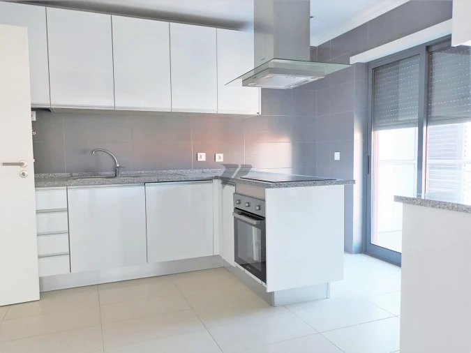 Apartamento T3 para Venda em Seixal Foto 9