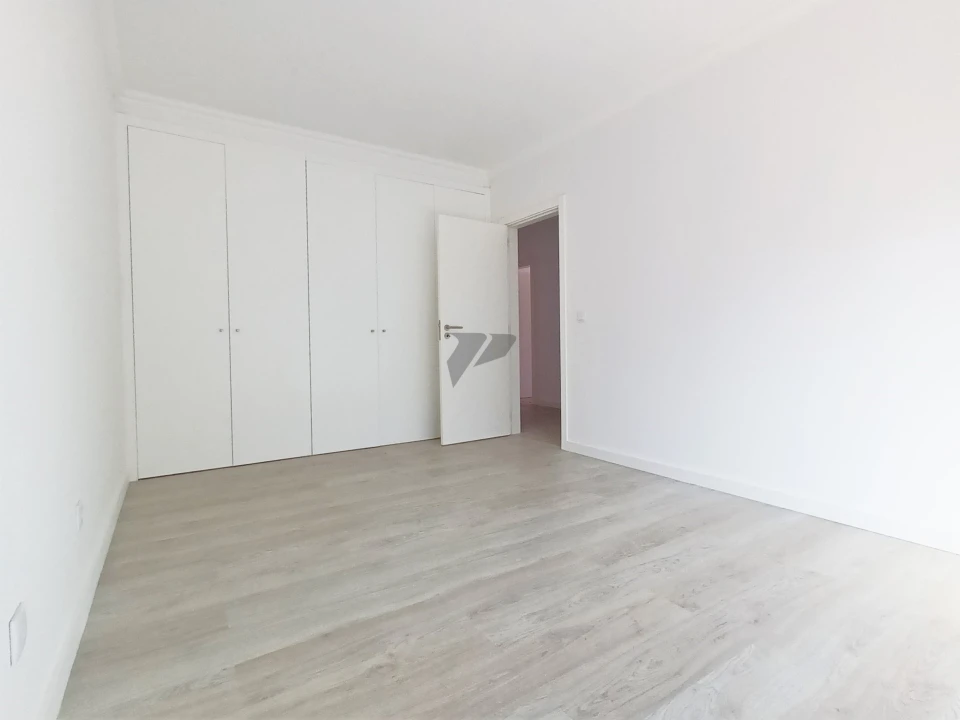 Apartamento T3 para Venda em Seixal Foto 14