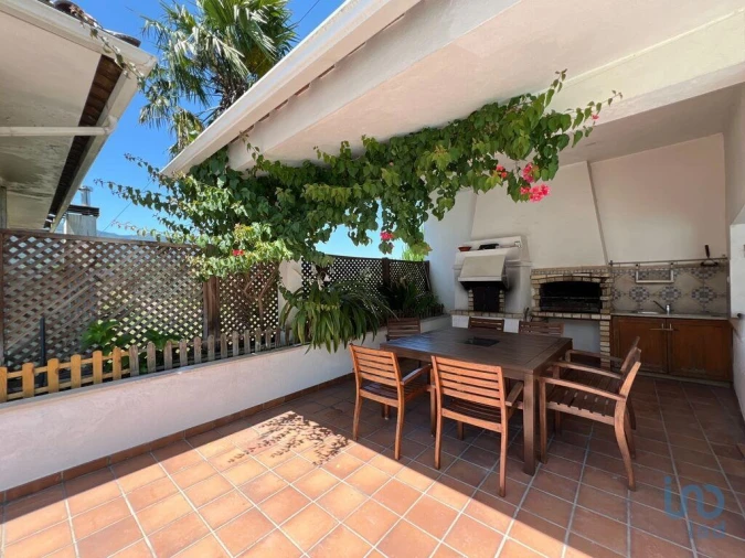 Moradia T4 para Venda em Castelões Foto 6