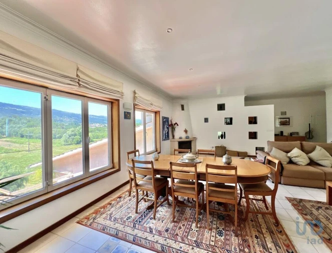 Moradia T4 para Venda em Castelões Foto 3