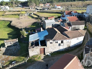 Moradia T3 para Venda em Mouçós e Lamares