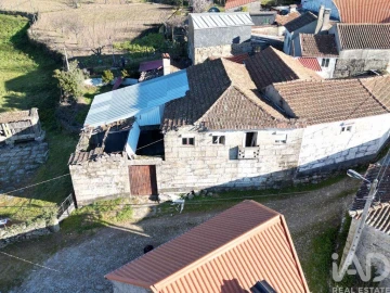 Moradia T3 para Venda em Mouçós e Lamares