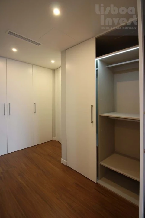 Apartamento T4 para Venda em Carcavelos e Parede