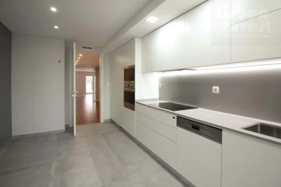 Apartamento T4 para Venda em Carcavelos e Parede
