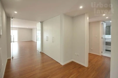 Apartamento T4 para Venda em Carcavelos e Parede