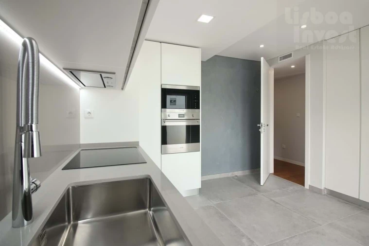 Apartamento T4 para Venda em Carcavelos e Parede Foto 19