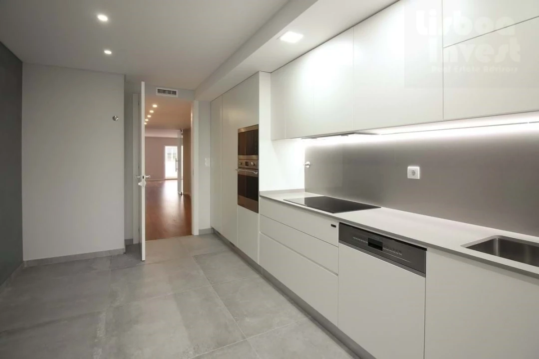 Apartamento T4 para Venda em Carcavelos e Parede Foto 16