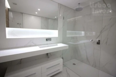 Apartamento T4 para Venda em Carcavelos e Parede