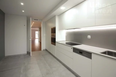 Apartamento T4 para Venda em Carcavelos e Parede