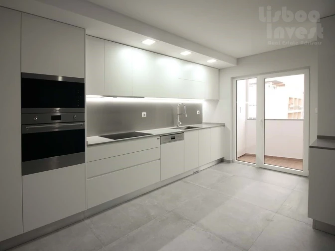 Apartamento T4 para Venda em Carcavelos e Parede Foto 14