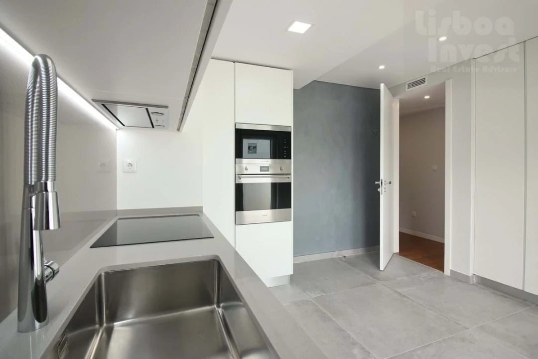 Apartamento T4 para Venda em Carcavelos e Parede Foto 19