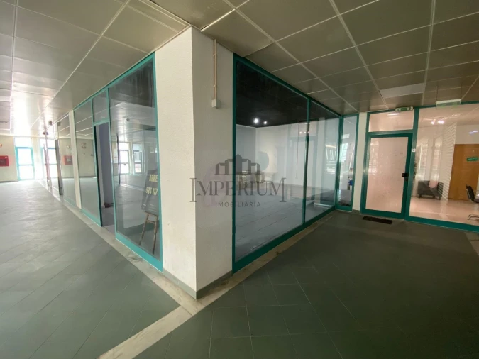 Loja para Arrendamento em Carregado e Cadafais Foto 8