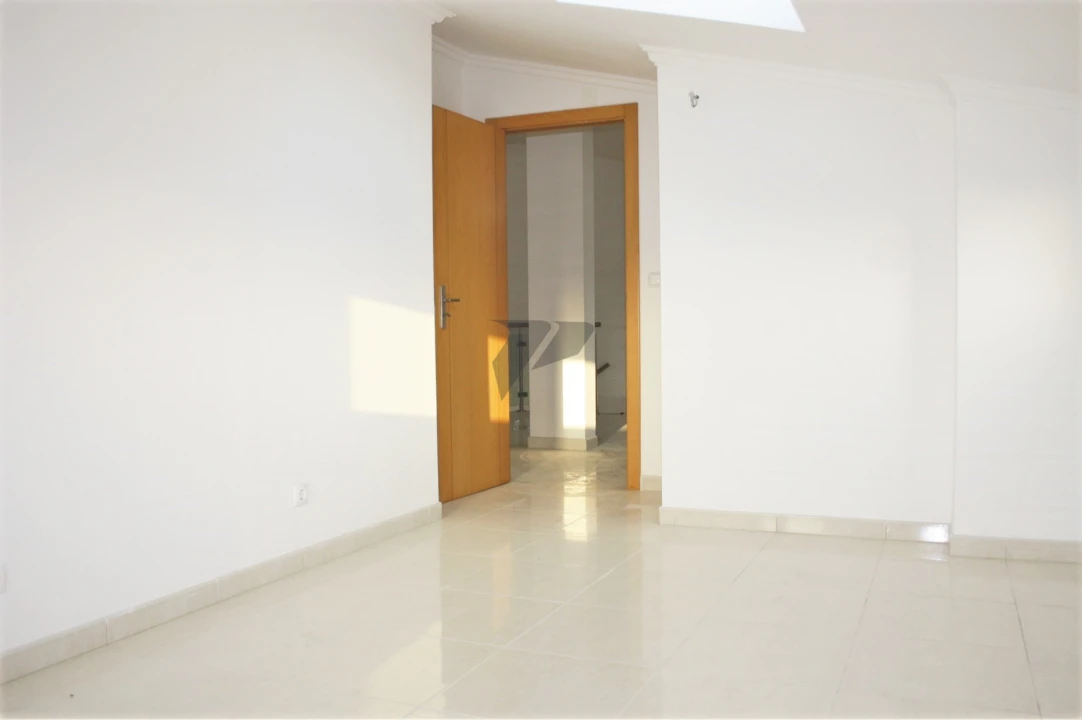 Apartamento T4 para Venda em Laranjeiro e Feijó Foto 18