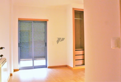 Apartamento T4 para Venda em Laranjeiro e Feijó