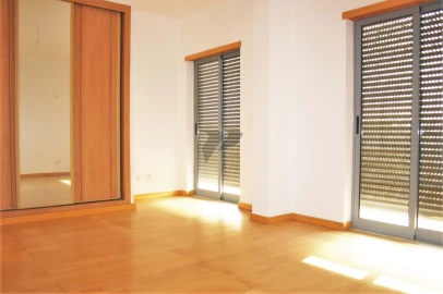 Apartamento T4 para Venda em Laranjeiro e Feijó