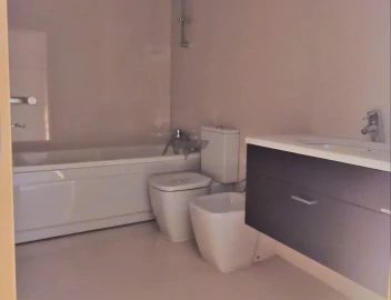Apartamento T4 para Venda em Laranjeiro e Feijó