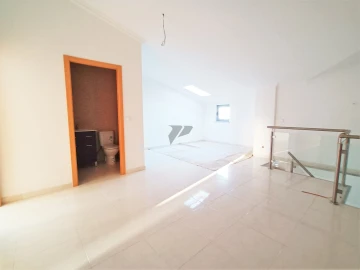 Apartamento T4 para Venda em Laranjeiro e Feijó