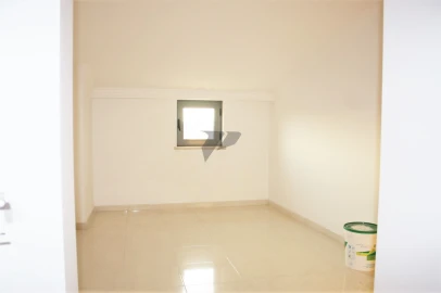 Apartamento T4 para Venda em Laranjeiro e Feijó