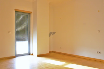 Apartamento T4 para Venda em Laranjeiro e Feijó