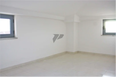 Apartamento T4 para Venda em Laranjeiro e Feijó